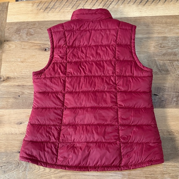 NWOT Burgundy Sherpa Lined Puffer Vest - Size Large - Picture 3 of 4